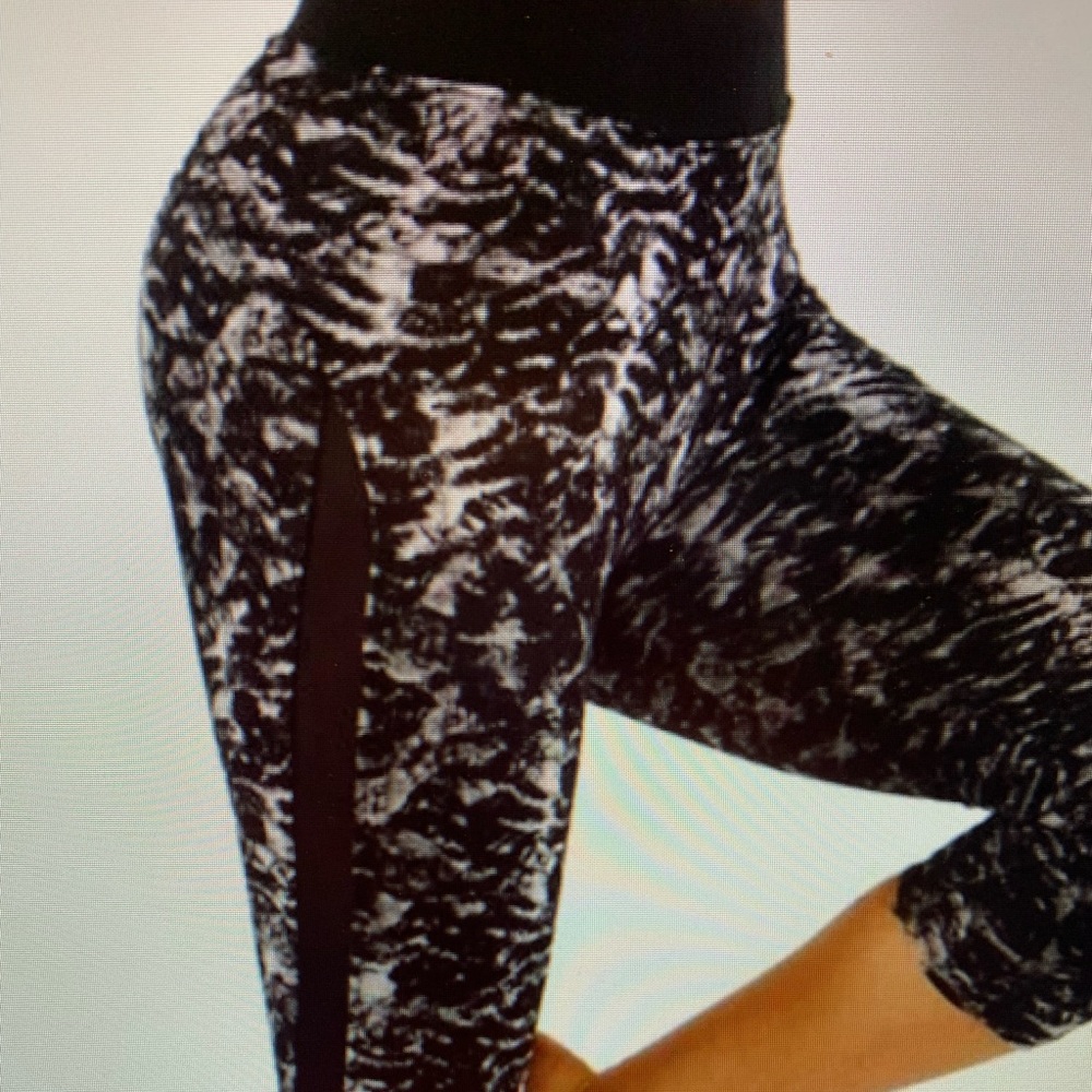 Mid-Rise Soft Capri Leggings with Mesh Panels #7CP11-08 -  NWT